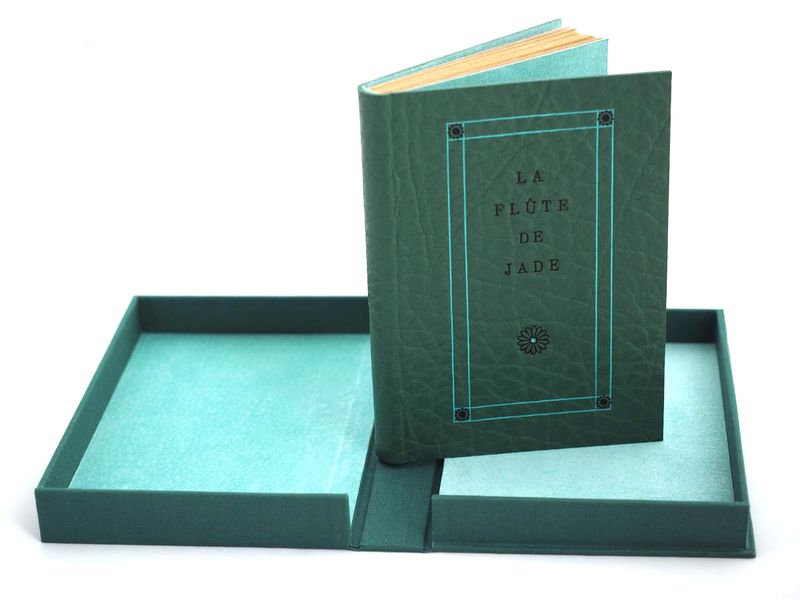 La flûte de jade - Plein buffle Sherpa, incrustation d’une marqueterie en bois précieux